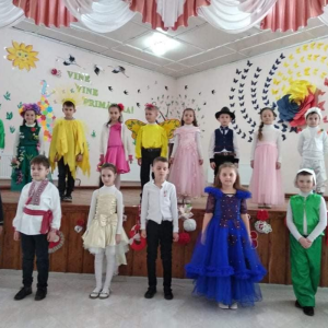 Activitate extracurriculară cu genericul ,, Florile primăverii – mamei ce o iubesc „