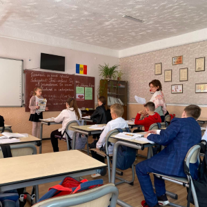Ore publice la:  -Limba și literatura română