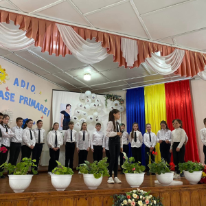 Adio, clase primare, adio, dragă doamnă învățătoare…